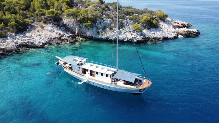 Cosmos Yacht Charter