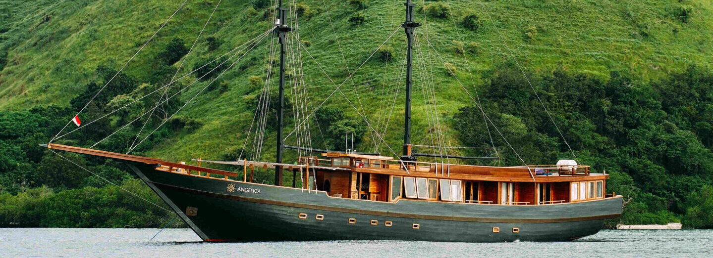 Komodo yacht charter